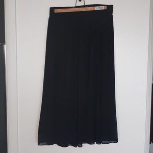 Metro Wear  black pleated skirt